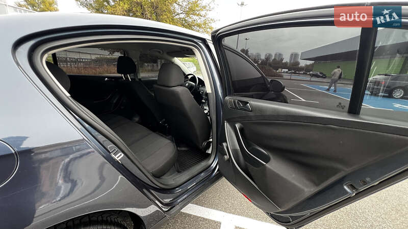 Седан Volkswagen Passat 2008 в Киеве