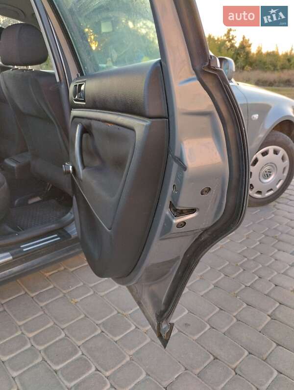 Универсал Volkswagen Passat 2001 в Теплике