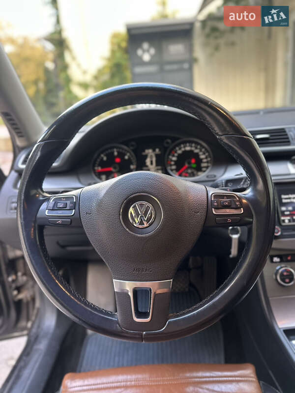 Универсал Volkswagen Passat 2011 в Тернополе