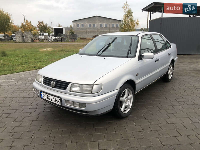 Седан Volkswagen Passat 1995 в Виноградові