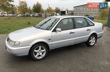 Седан Volkswagen Passat 1995 в 