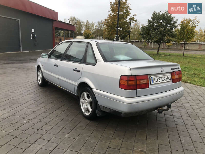 Седан Volkswagen Passat 1995 в Виноградові