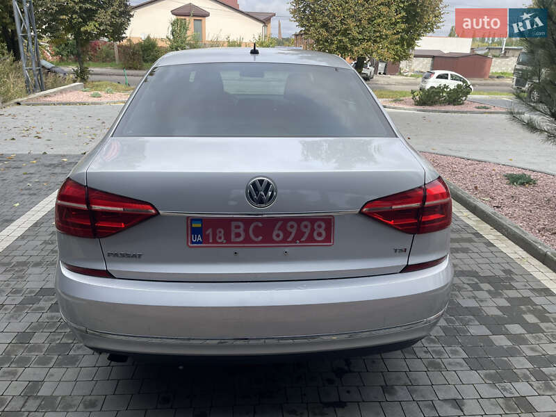 Седан Volkswagen Passat 2016 в Ровно