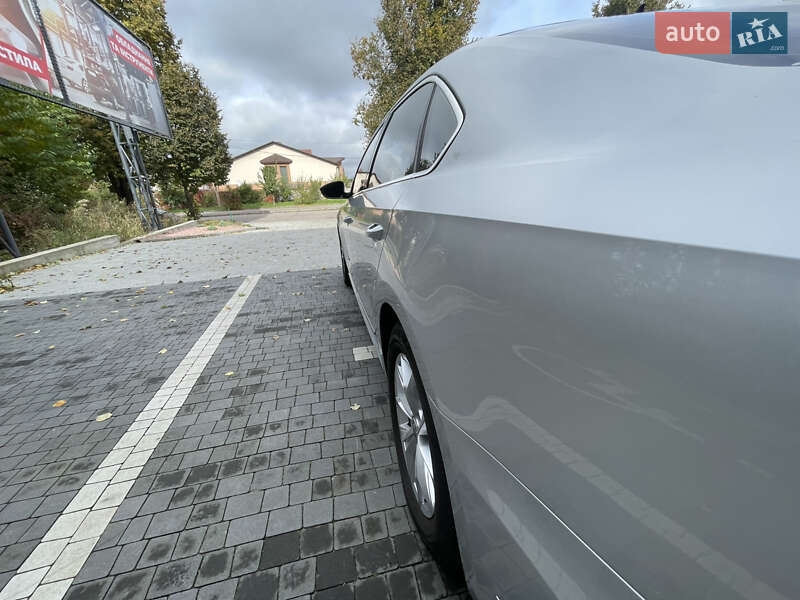Седан Volkswagen Passat 2016 в Ровно