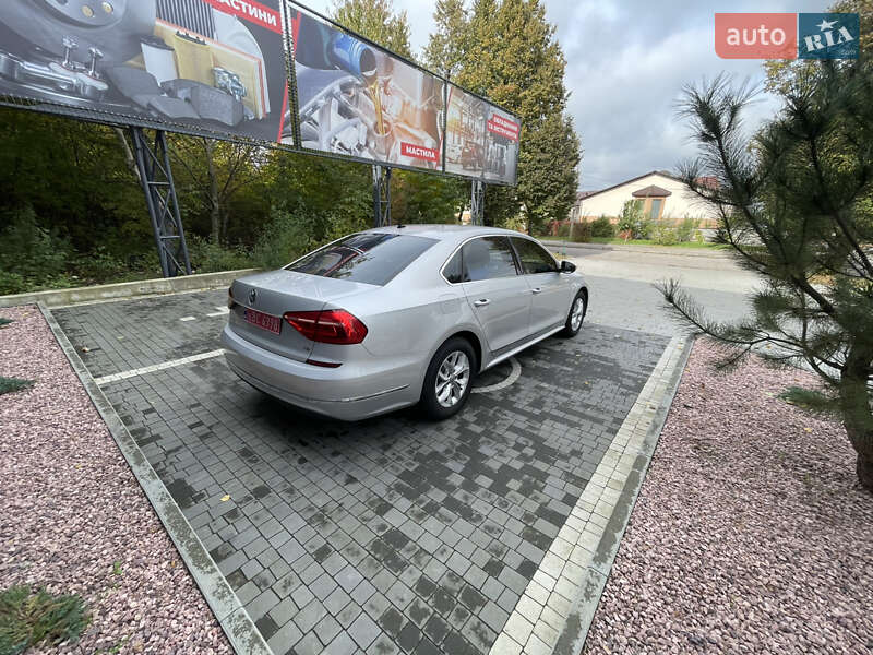 Седан Volkswagen Passat 2016 в Ровно