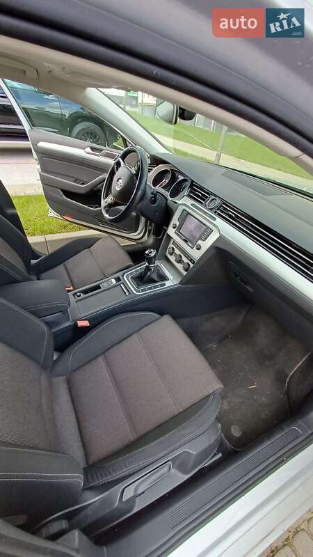 Универсал Volkswagen Passat 2015 в Львове