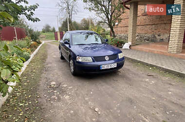 Седан Volkswagen Passat 1998 в Луцке