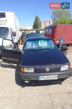 Седан Volkswagen Passat 1990 в Києві