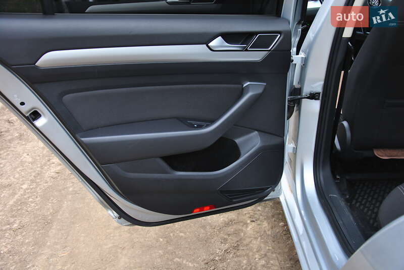 Седан Volkswagen Passat 2016 в Вінниці