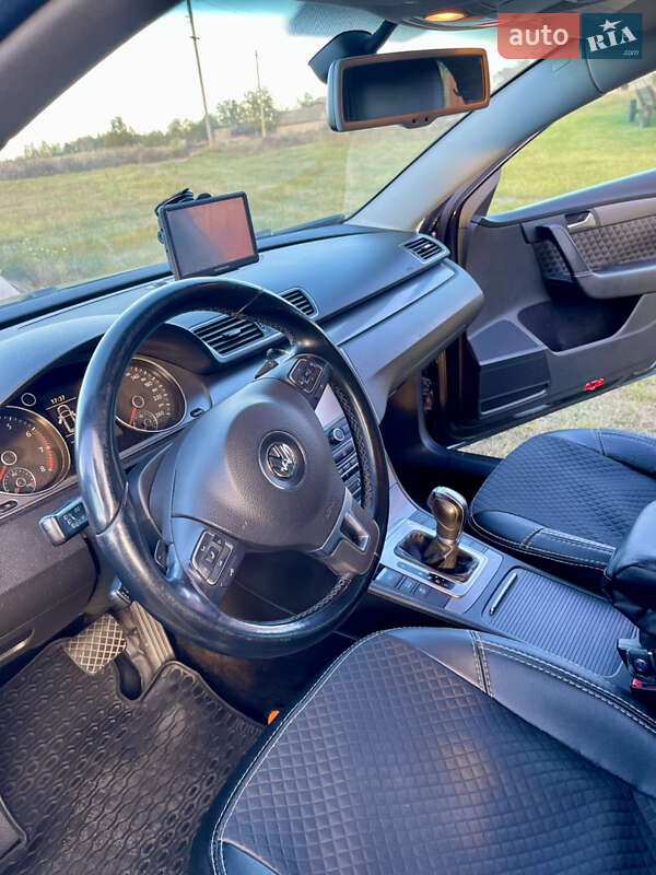 Универсал Volkswagen Passat 2011 в Коростене