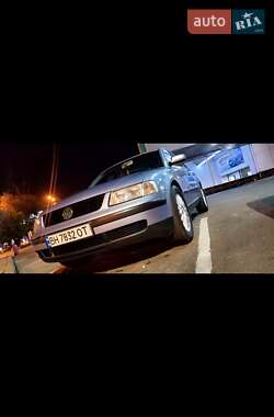 Седан Volkswagen Passat 2000 в Одессе