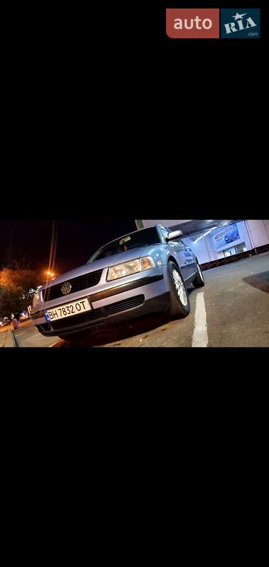 Седан Volkswagen Passat 2000 в Одессе
