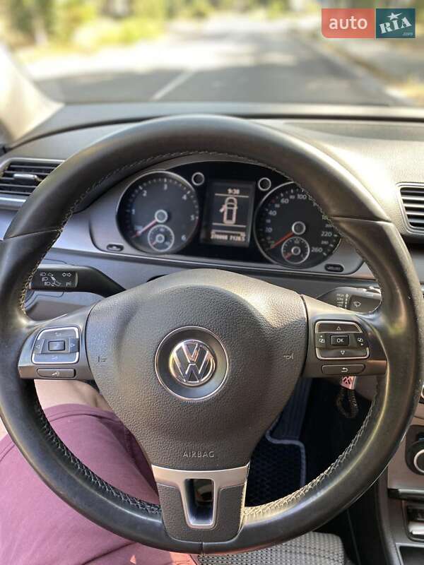 Універсал Volkswagen Passat 2011 в Вознесенську