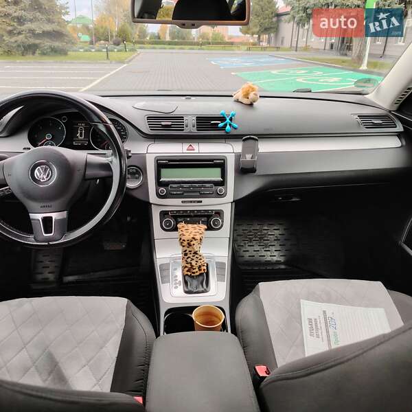 Универсал Volkswagen Passat 2010 в Луцке