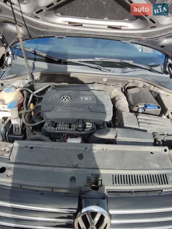 Седан Volkswagen Passat 2014 в Львові