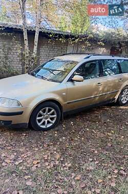 Універсал Volkswagen Passat 2002 в Сарнах
