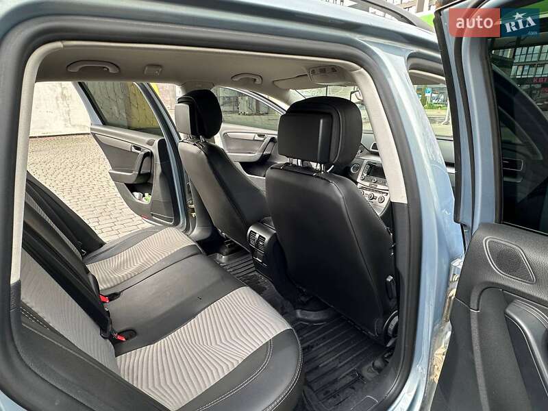 Универсал Volkswagen Passat 2013 в Ивано-Франковске