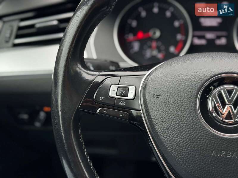 Универсал Volkswagen Passat 2015 в Киеве