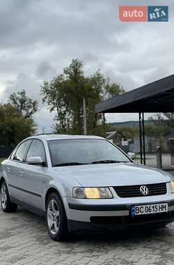 Седан Volkswagen Passat 1998 в Чернівцях