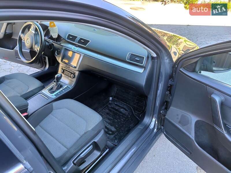 Універсал Volkswagen Passat 2011 в Вінниці