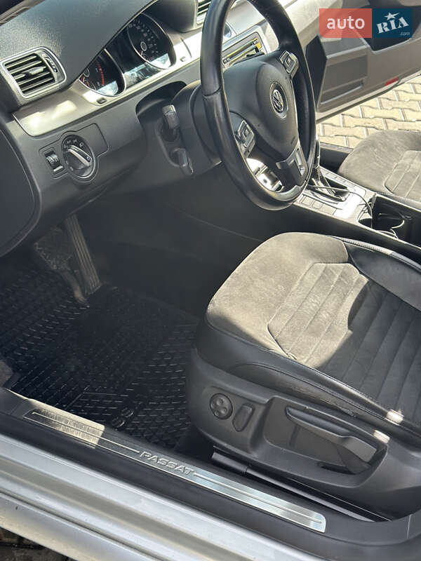 Седан Volkswagen Passat 2011 в Кременчуці