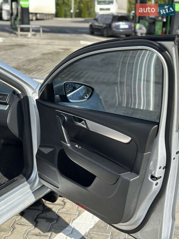 Седан Volkswagen Passat 2011 в Кременчуці