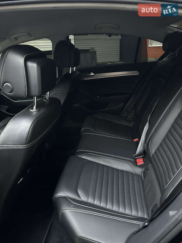 Седан Volkswagen Passat 2019 в Киеве