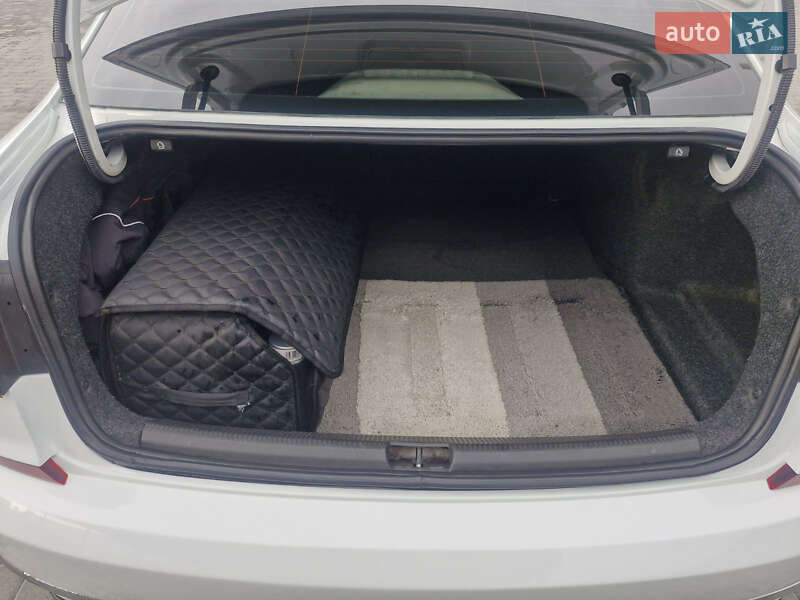 Седан Volkswagen Passat 2016 в Харькове