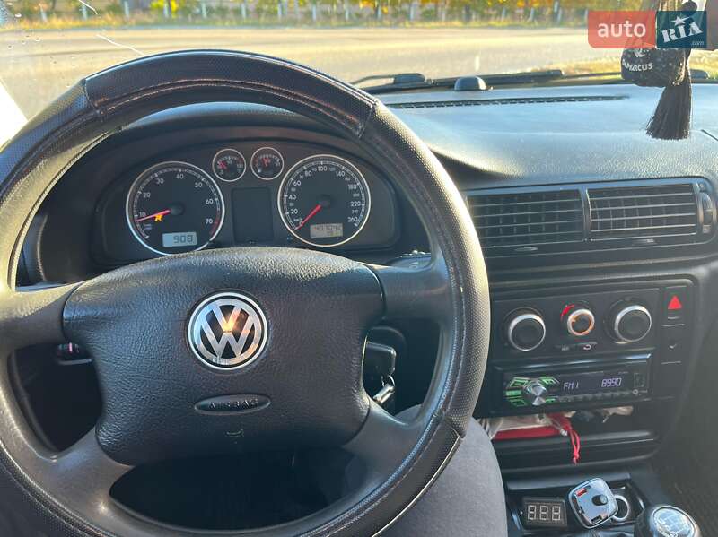 Универсал Volkswagen Passat 2000 в Новоднестровске