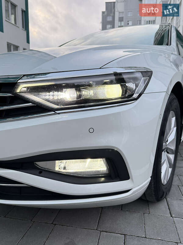 Универсал Volkswagen Passat 2022 в Вараше