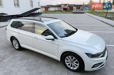 Універсал Volkswagen Passat 2022 в Вараші