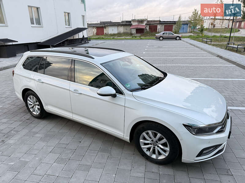 Универсал Volkswagen Passat 2022 в Вараше