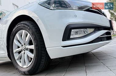 Универсал Volkswagen Passat 2022 в Вараше