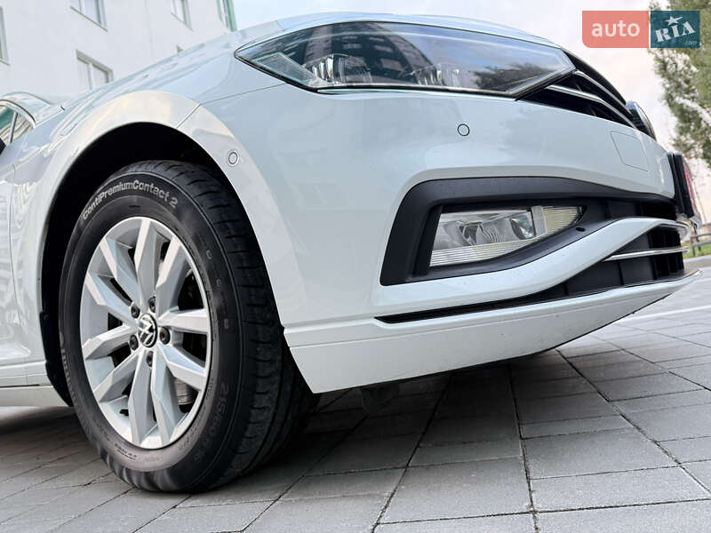 Универсал Volkswagen Passat 2022 в Вараше