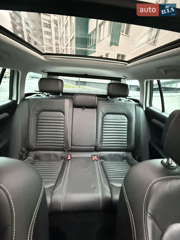 Универсал Volkswagen Passat 2022 в Вараше