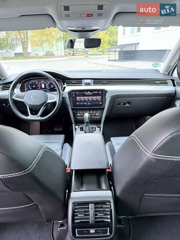 Универсал Volkswagen Passat 2022 в Вараше