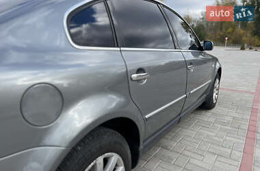 Седан Volkswagen Passat 2004 в 