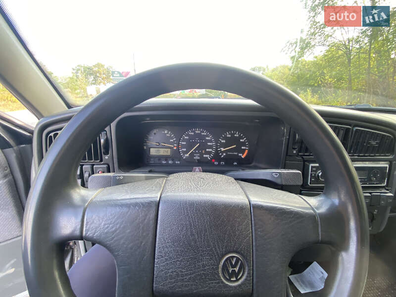 Седан Volkswagen Passat 1989 в Черновцах