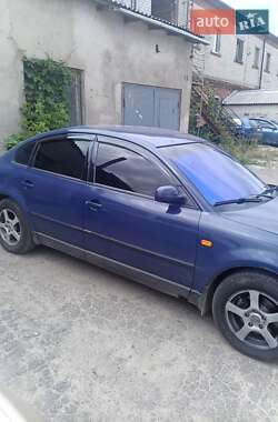 Седан Volkswagen Passat 1998 в Харькове