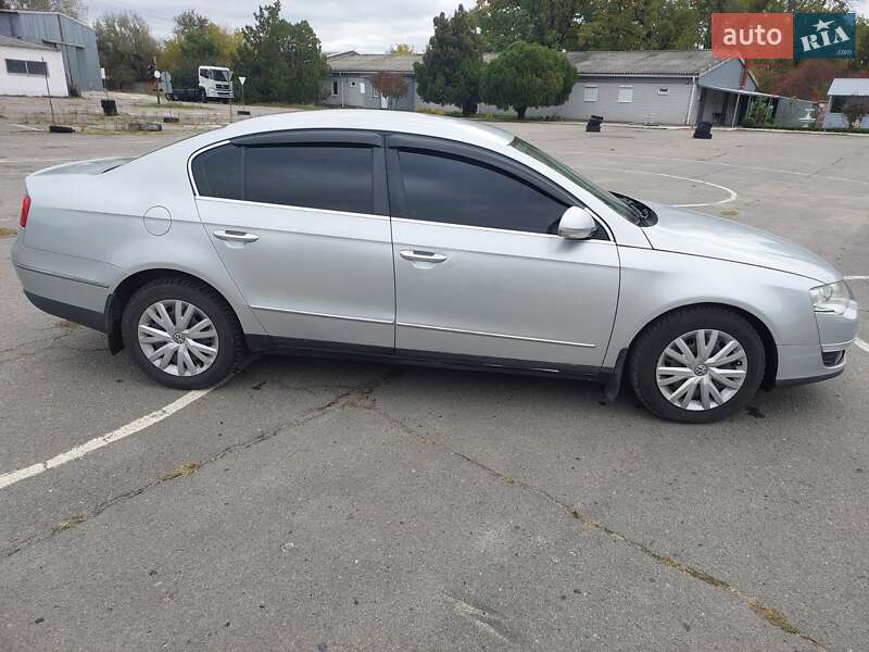 Седан Volkswagen Passat 2005 в Кременчуге