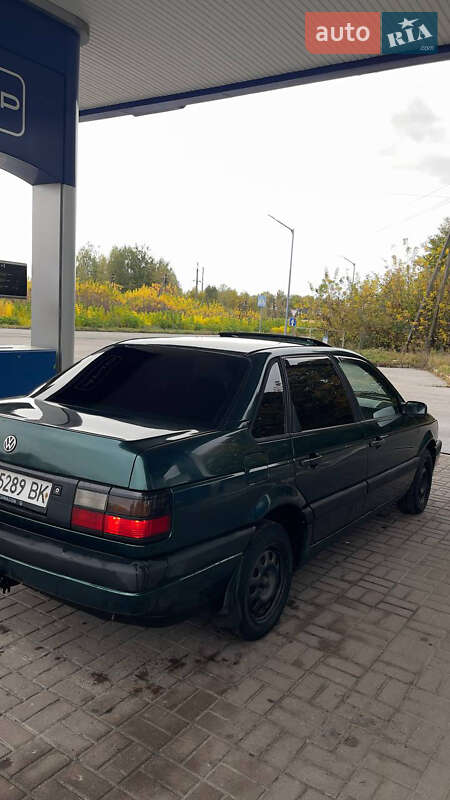 Седан Volkswagen Passat 1988 в Городне