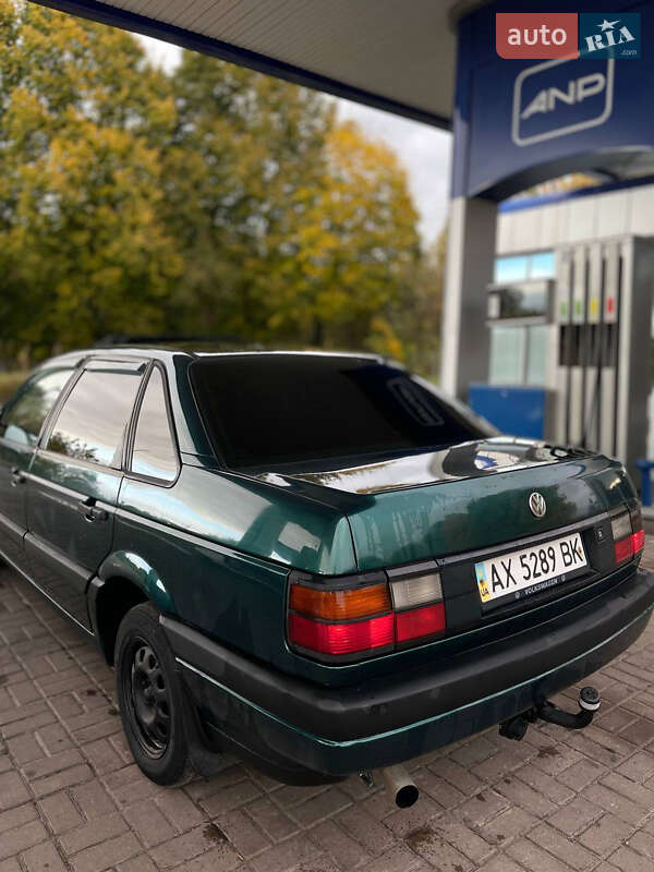 Седан Volkswagen Passat 1988 в Городне
