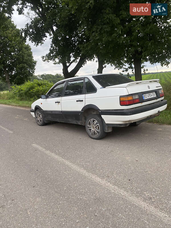 Седан Volkswagen Passat 1988 в Львове