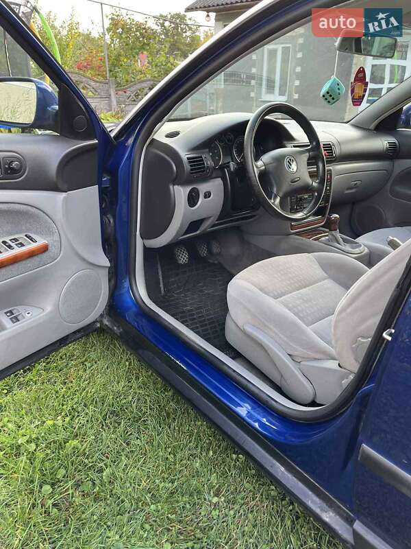 Седан Volkswagen Passat 2001 в Кицмани