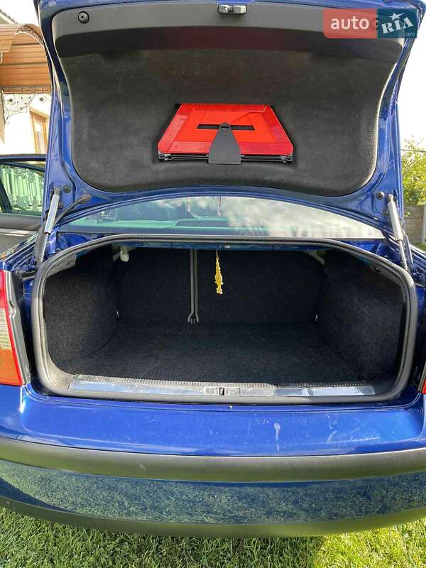 Седан Volkswagen Passat 2001 в Кицмани