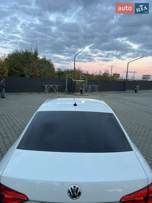 Седан Volkswagen Passat 2016 в Ивано-Франковске фото 5 Седан Volkswagen Passat 2016 в Ивано-Франковске