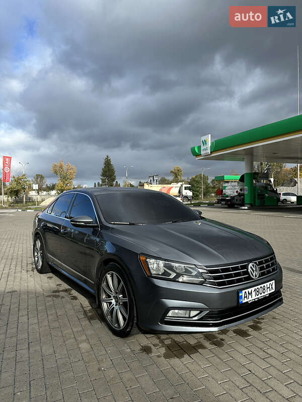 Седан Volkswagen Passat 2015 в Киеве