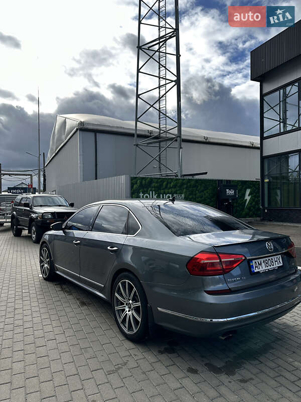 Седан Volkswagen Passat 2015 в Киеве