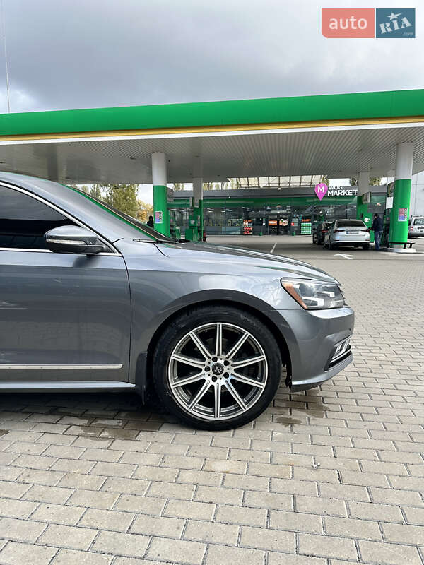 Седан Volkswagen Passat 2015 в Киеве
