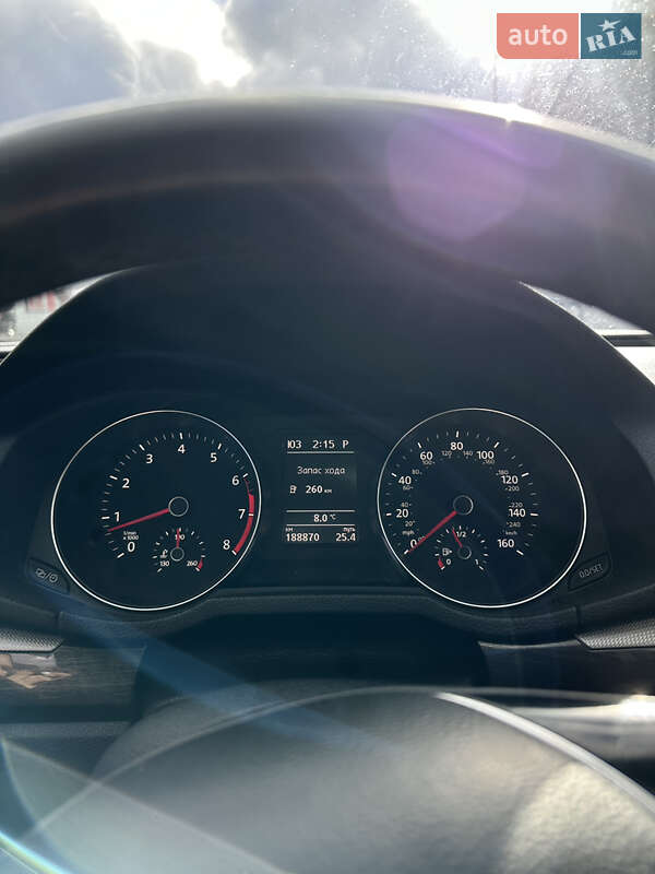 Седан Volkswagen Passat 2015 в Киеве